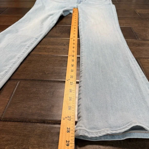 ❤️3/$30 AE American Eagle Next Level Kick Bootcut Jeans Light Wash - 10 Short - Picture 12 of 13